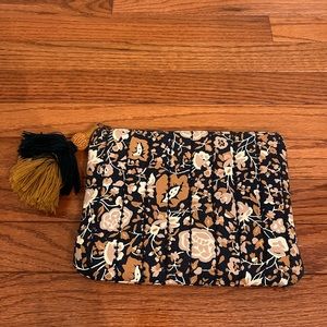 Universal Thread Pouch
